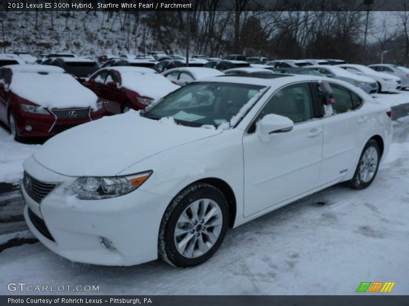 Front 3/4 View of 2013 ES 300h Hybrid