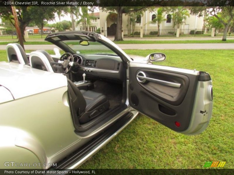 Ricochet Silver Metallic / Ebony 2004 Chevrolet SSR