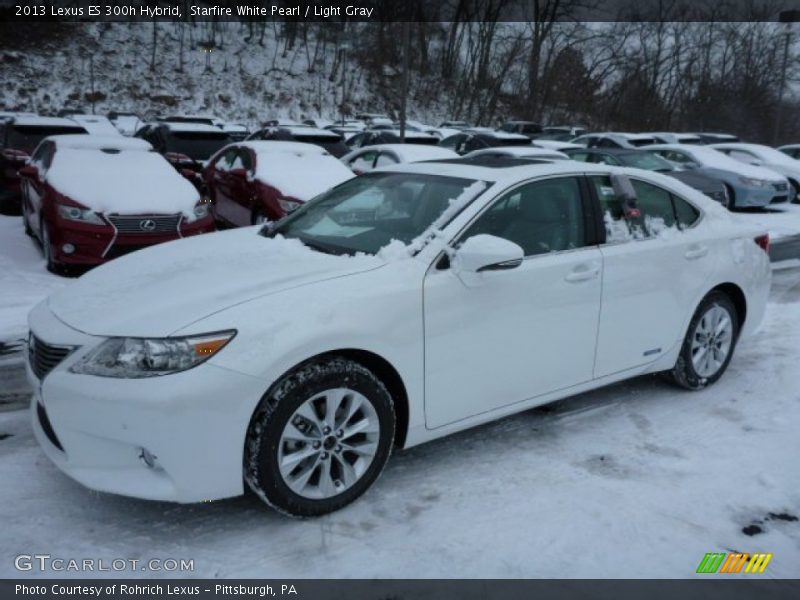 Front 3/4 View of 2013 ES 300h Hybrid