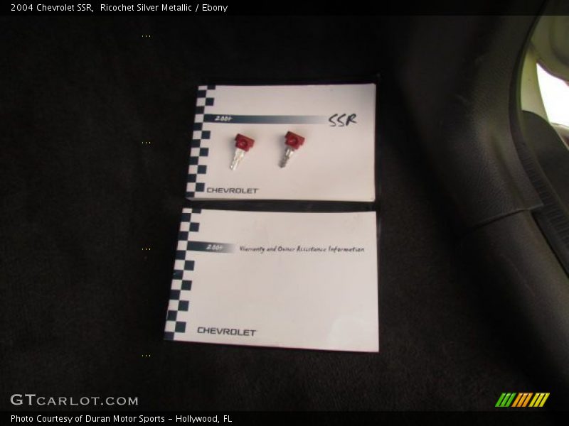 Ricochet Silver Metallic / Ebony 2004 Chevrolet SSR