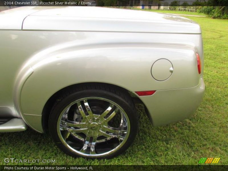 Ricochet Silver Metallic / Ebony 2004 Chevrolet SSR