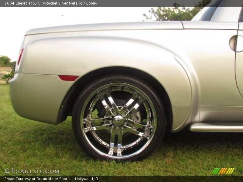 Ricochet Silver Metallic / Ebony 2004 Chevrolet SSR