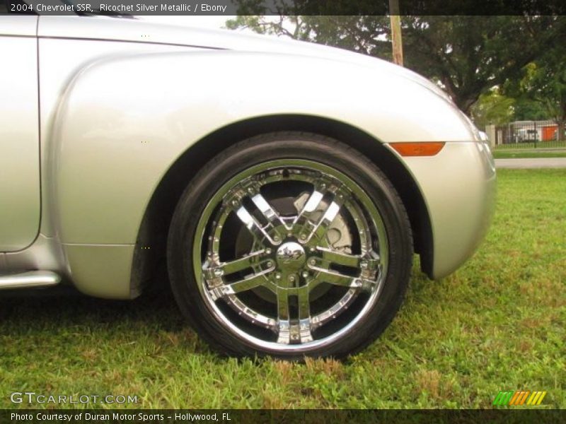 Ricochet Silver Metallic / Ebony 2004 Chevrolet SSR