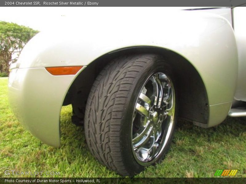 Ricochet Silver Metallic / Ebony 2004 Chevrolet SSR