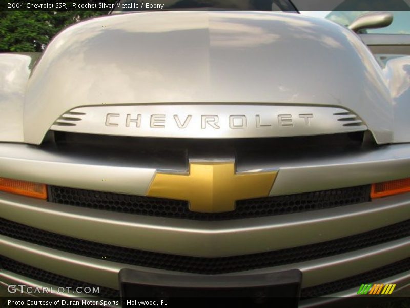 Ricochet Silver Metallic / Ebony 2004 Chevrolet SSR
