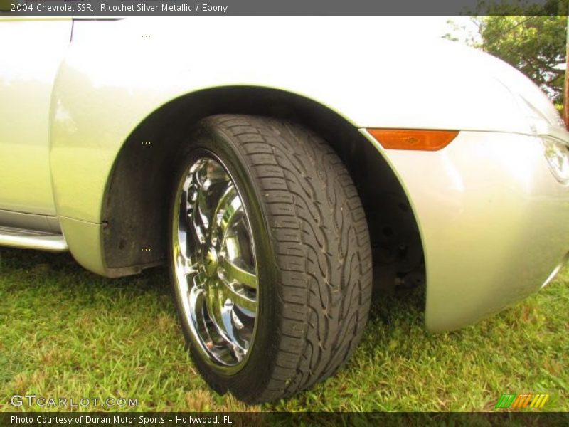 Ricochet Silver Metallic / Ebony 2004 Chevrolet SSR