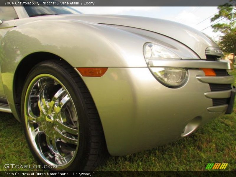 Ricochet Silver Metallic / Ebony 2004 Chevrolet SSR