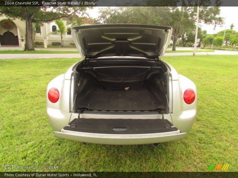  2004 SSR  Trunk