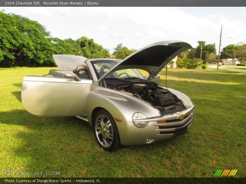 Ricochet Silver Metallic / Ebony 2004 Chevrolet SSR