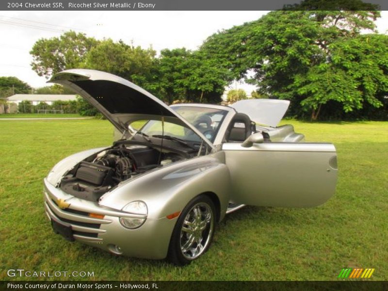 Ricochet Silver Metallic / Ebony 2004 Chevrolet SSR