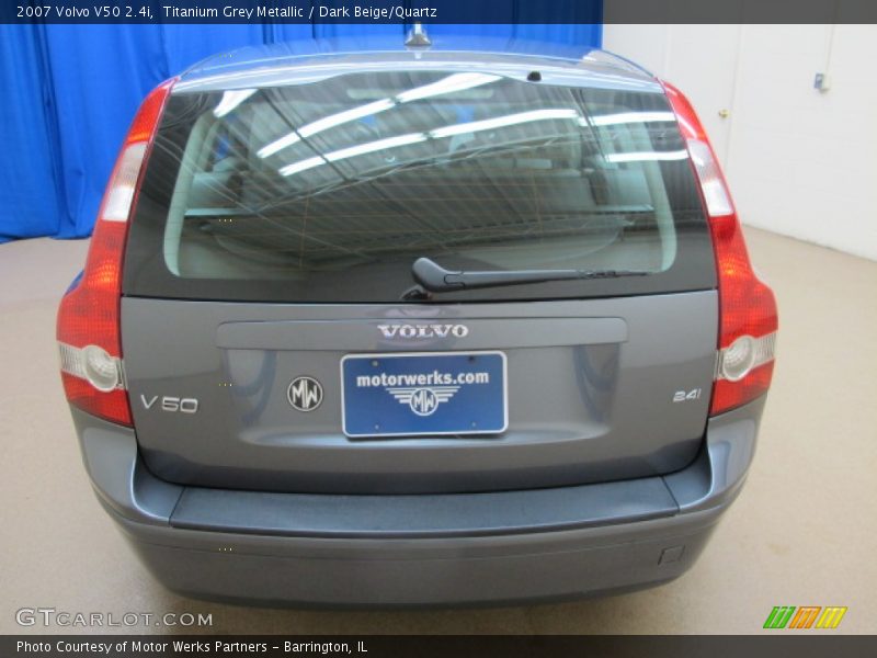 Titanium Grey Metallic / Dark Beige/Quartz 2007 Volvo V50 2.4i