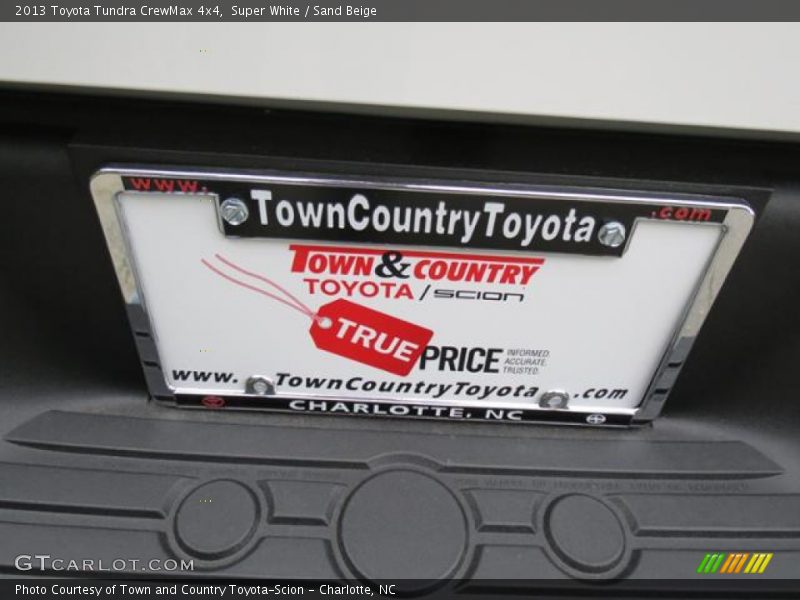 Super White / Sand Beige 2013 Toyota Tundra CrewMax 4x4