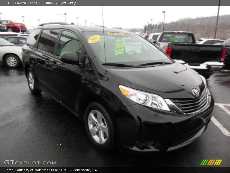 Front 3/4 View of 2012 Sienna LE