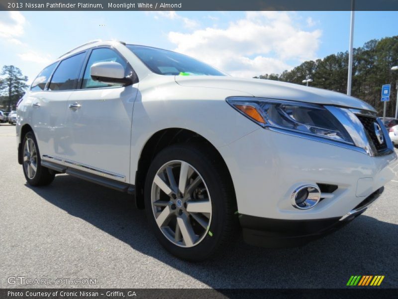 Front 3/4 View of 2013 Pathfinder Platinum