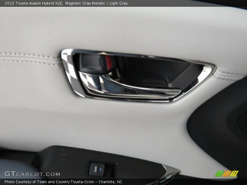 Magnetic Gray Metallic / Light Gray 2013 Toyota Avalon Hybrid XLE