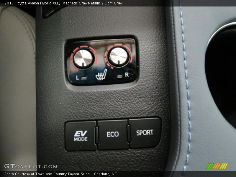 Magnetic Gray Metallic / Light Gray 2013 Toyota Avalon Hybrid XLE