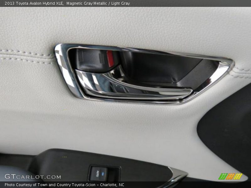 Magnetic Gray Metallic / Light Gray 2013 Toyota Avalon Hybrid XLE