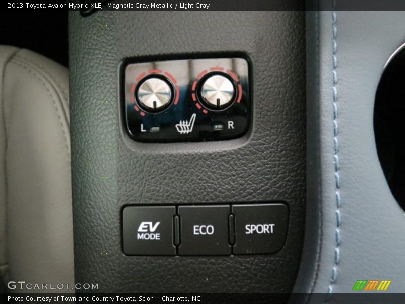 Magnetic Gray Metallic / Light Gray 2013 Toyota Avalon Hybrid XLE