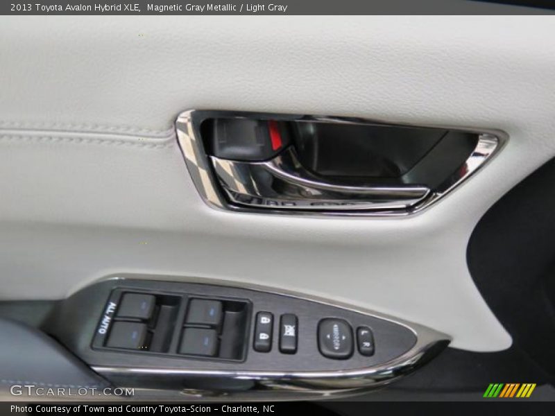 Magnetic Gray Metallic / Light Gray 2013 Toyota Avalon Hybrid XLE
