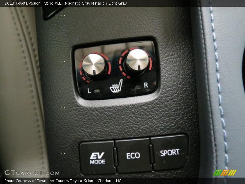 Magnetic Gray Metallic / Light Gray 2013 Toyota Avalon Hybrid XLE