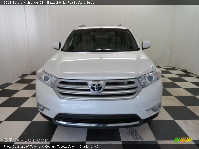 Blizzard White Pearl / Sand Beige 2013 Toyota Highlander SE