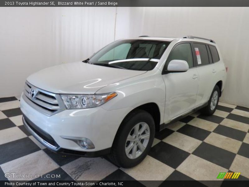Blizzard White Pearl / Sand Beige 2013 Toyota Highlander SE