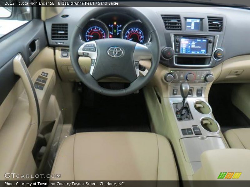 Blizzard White Pearl / Sand Beige 2013 Toyota Highlander SE