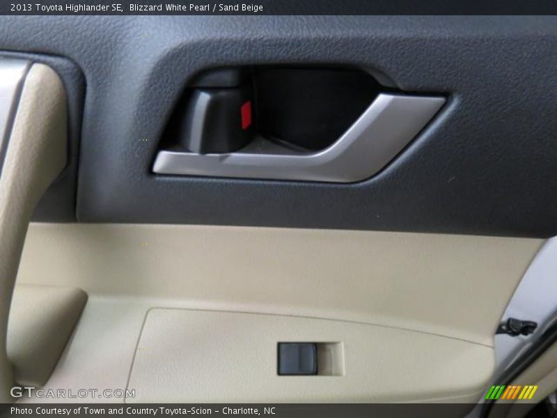 Blizzard White Pearl / Sand Beige 2013 Toyota Highlander SE