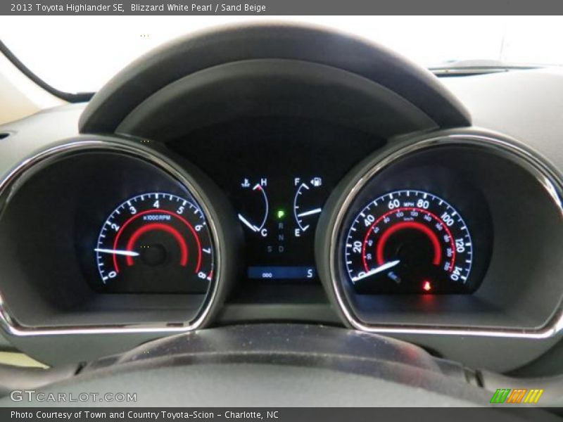 Blizzard White Pearl / Sand Beige 2013 Toyota Highlander SE