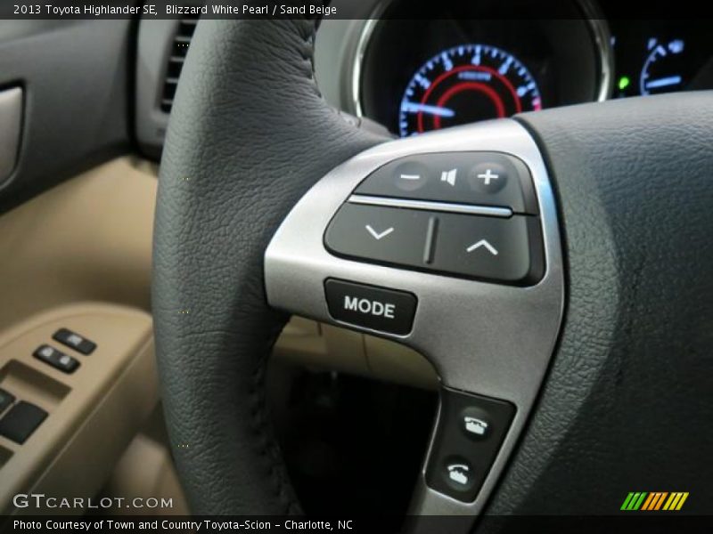 Blizzard White Pearl / Sand Beige 2013 Toyota Highlander SE