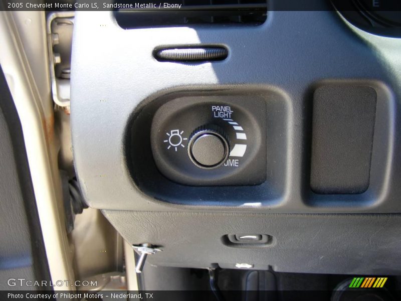 Sandstone Metallic / Ebony 2005 Chevrolet Monte Carlo LS