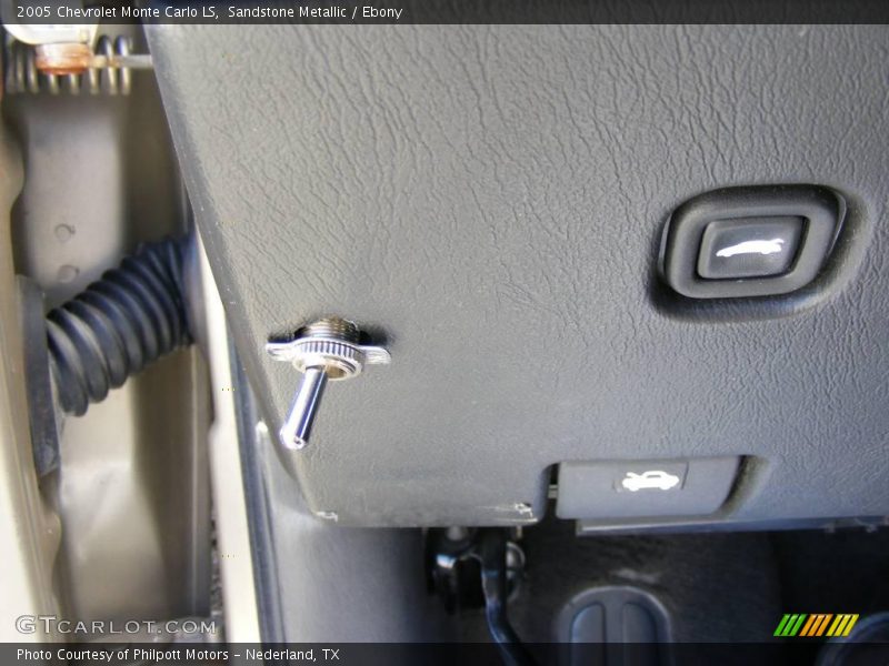Sandstone Metallic / Ebony 2005 Chevrolet Monte Carlo LS