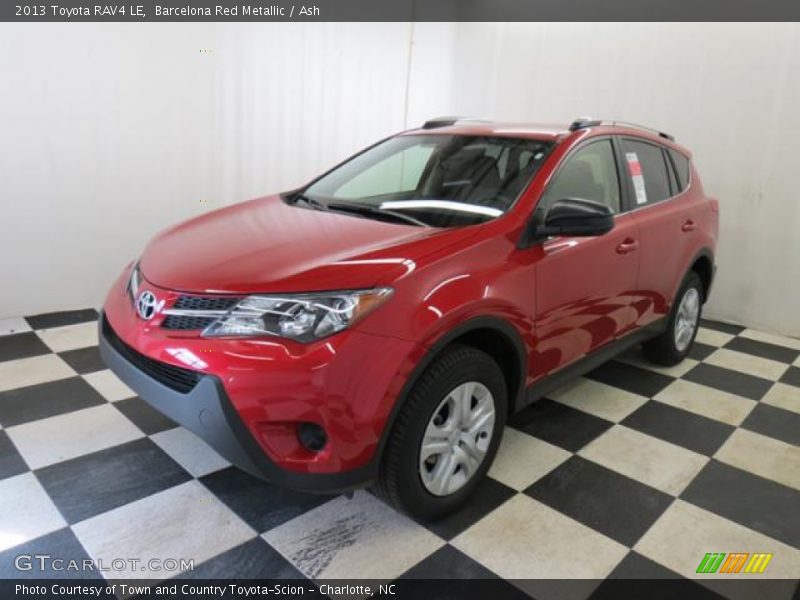 Front 3/4 View of 2013 RAV4 LE