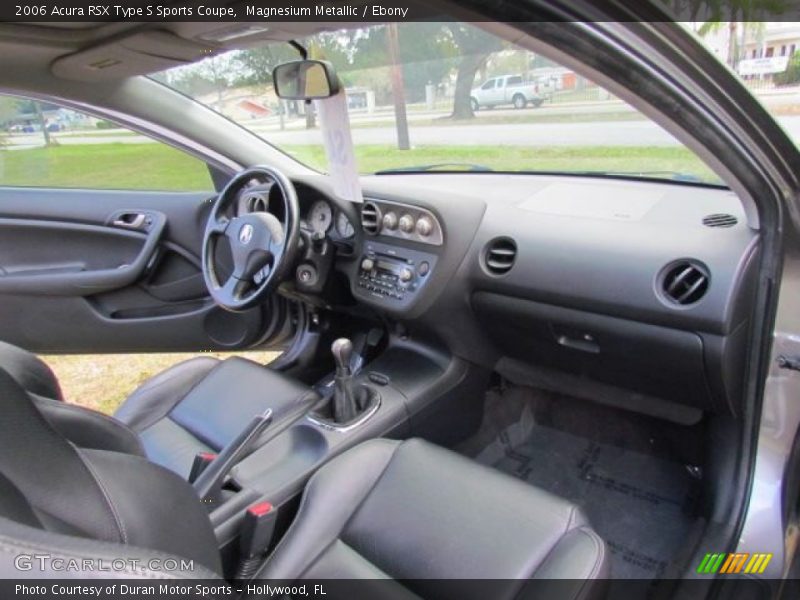 Dashboard of 2006 RSX Type S Sports Coupe