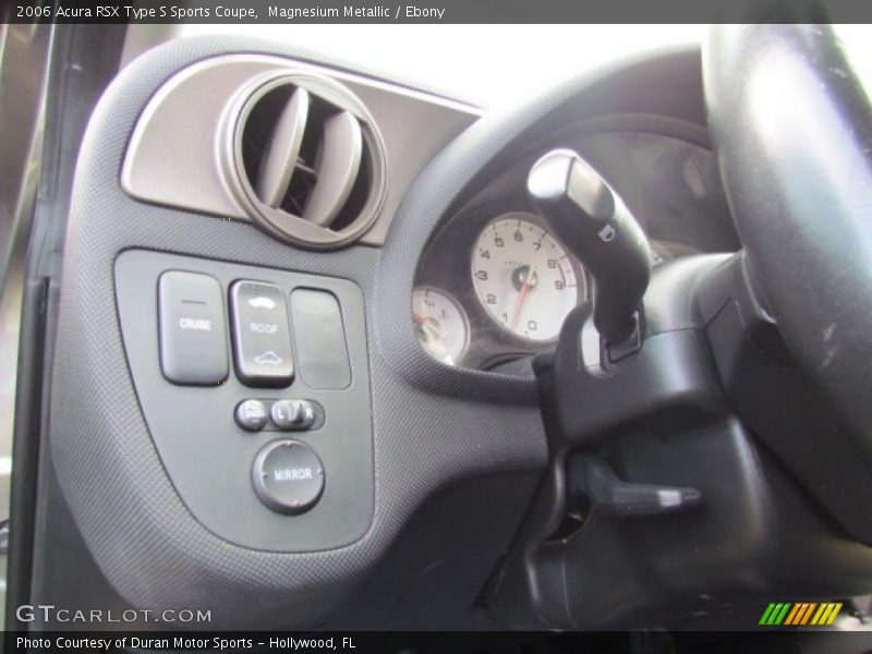 Controls of 2006 RSX Type S Sports Coupe