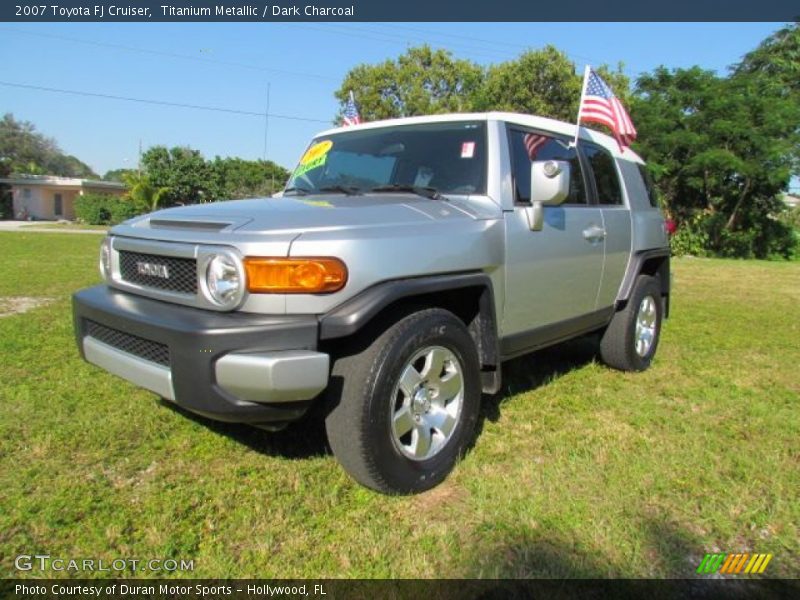 Front 3/4 View of 2007 FJ Cruiser 