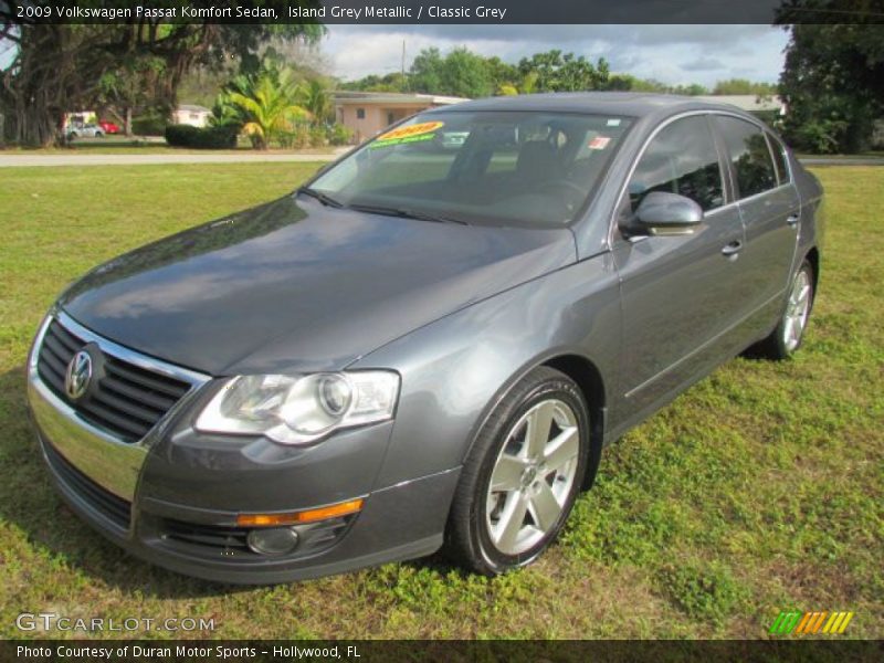 Front 3/4 View of 2009 Passat Komfort Sedan