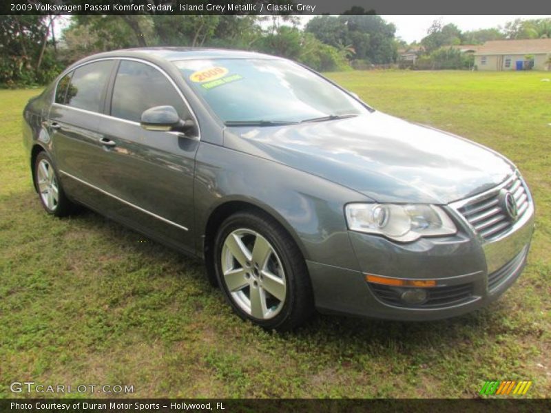 Front 3/4 View of 2009 Passat Komfort Sedan