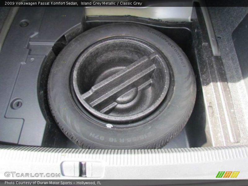 Island Grey Metallic / Classic Grey 2009 Volkswagen Passat Komfort Sedan