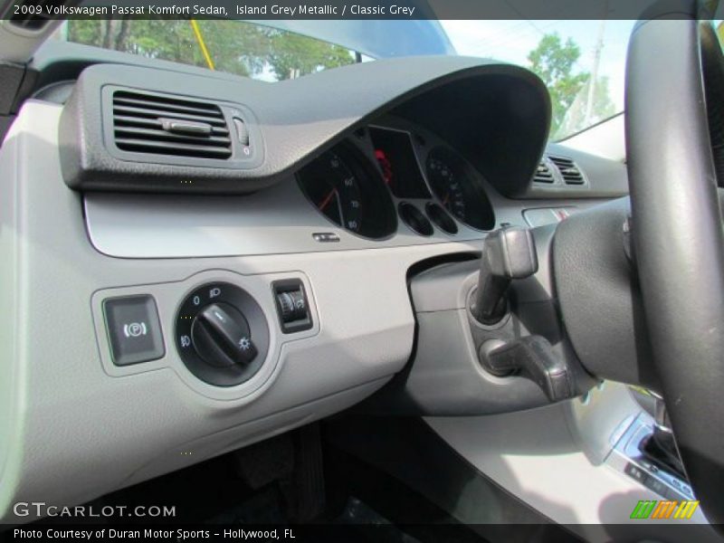 Island Grey Metallic / Classic Grey 2009 Volkswagen Passat Komfort Sedan