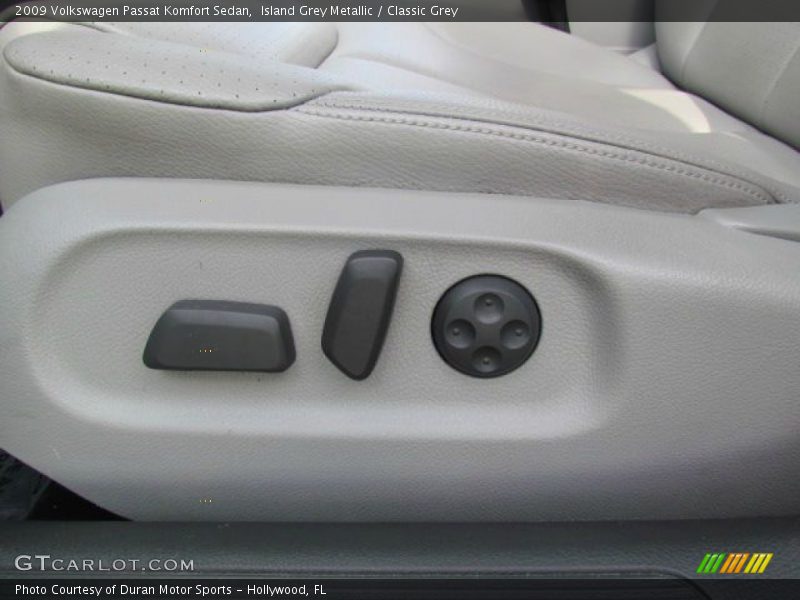 Controls of 2009 Passat Komfort Sedan