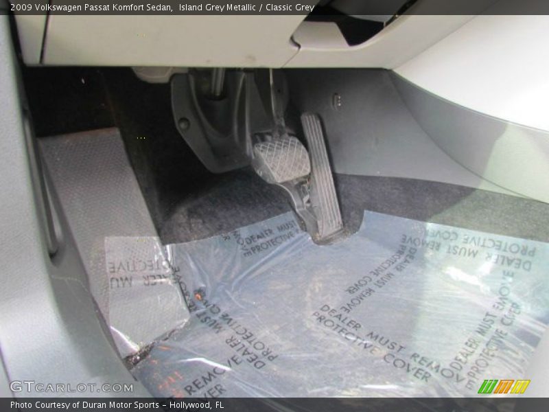 Island Grey Metallic / Classic Grey 2009 Volkswagen Passat Komfort Sedan