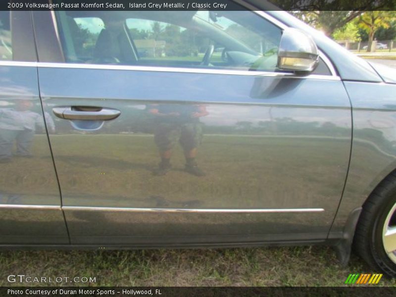 Island Grey Metallic / Classic Grey 2009 Volkswagen Passat Komfort Sedan