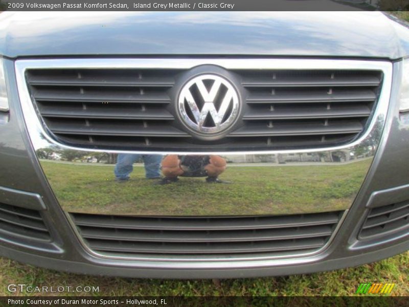Island Grey Metallic / Classic Grey 2009 Volkswagen Passat Komfort Sedan