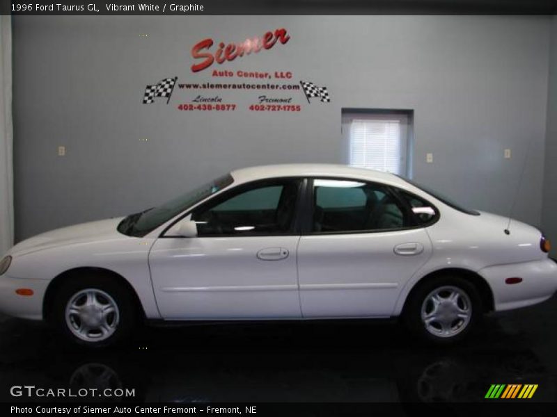 Vibrant White / Graphite 1996 Ford Taurus GL