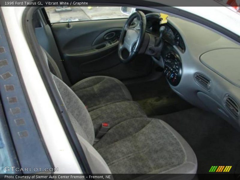 Vibrant White / Graphite 1996 Ford Taurus GL