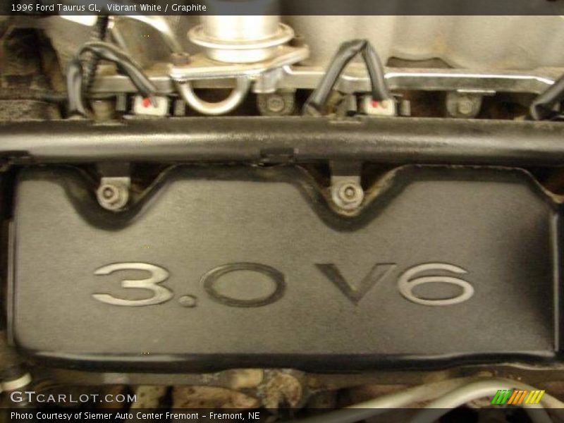 Vibrant White / Graphite 1996 Ford Taurus GL