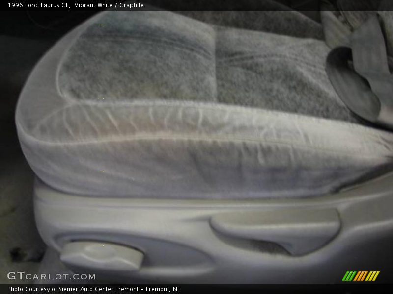 Vibrant White / Graphite 1996 Ford Taurus GL