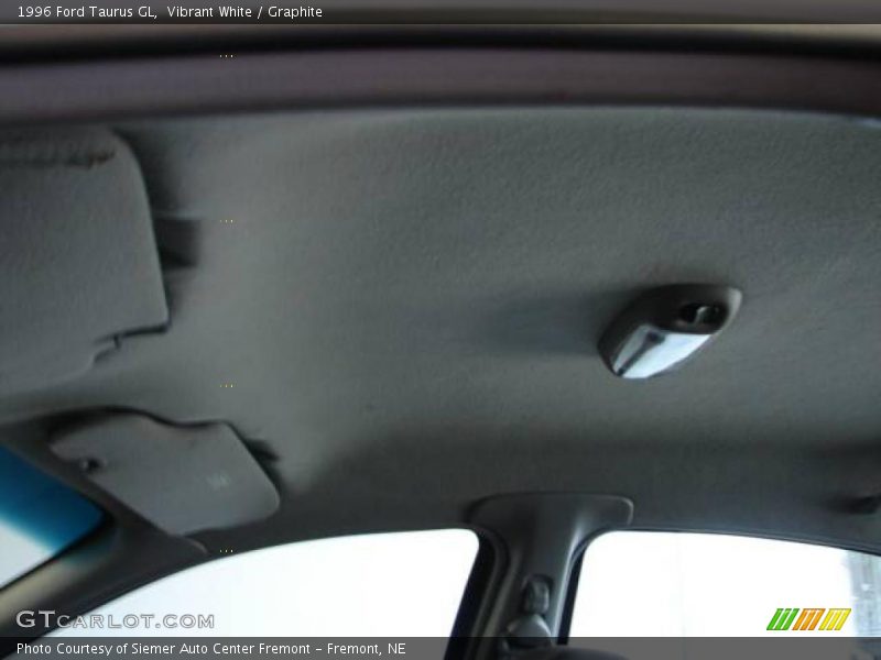 Vibrant White / Graphite 1996 Ford Taurus GL