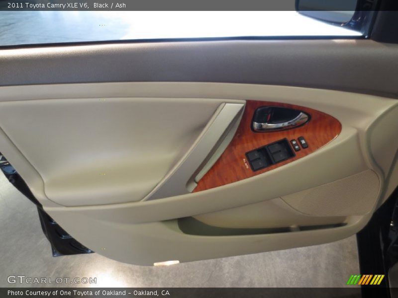 Black / Ash 2011 Toyota Camry XLE V6